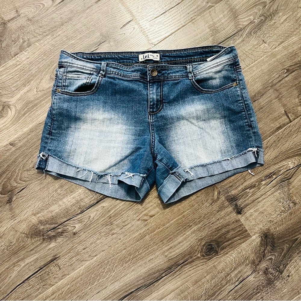 Y2K lei "Ashley Low Rise" Faded Denim Jean Shorts Junior’s Size 17 Distressed